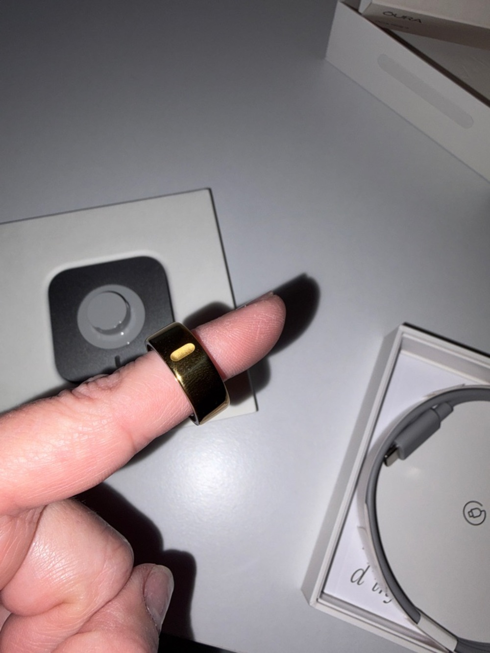 Oura Ring 4 Gold - Picture 6 of 10
